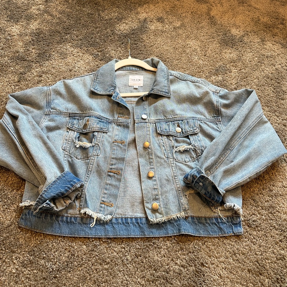 Lelis Distressed Cropped Denim Jacket
